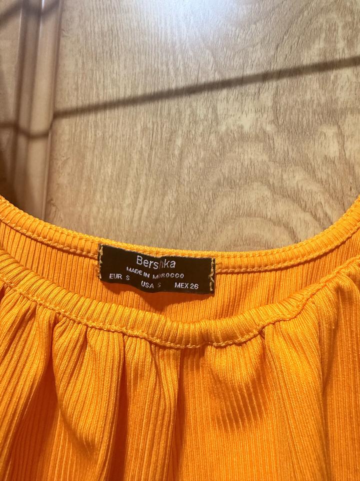 Яркий топ Bershka