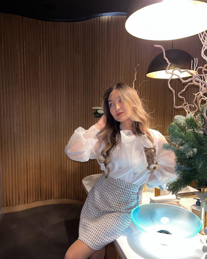 Блузка с бегущими блестками