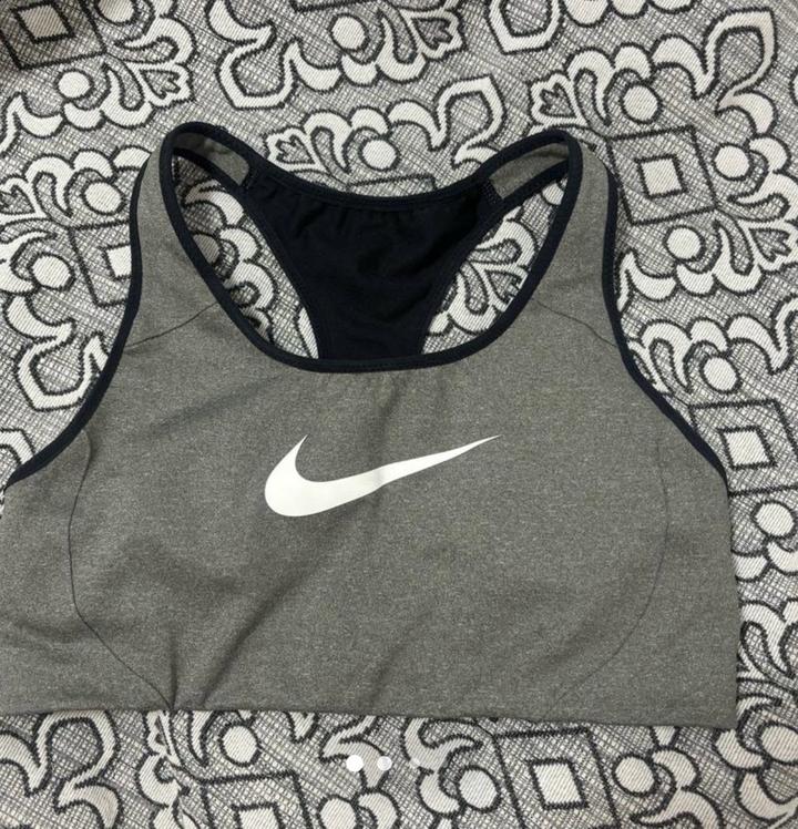 Оригинальный спортивный топ