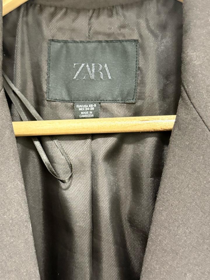 Коричневый пиджак Zara