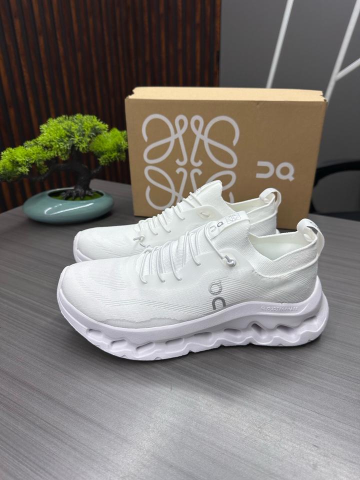 Белые кроссовки ON & Loewe