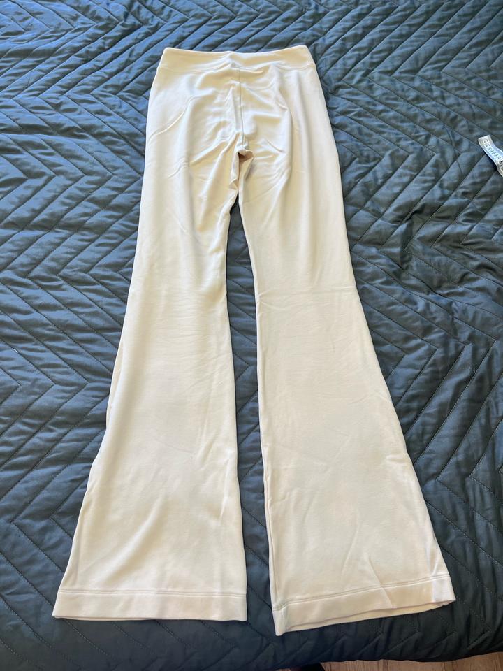 Бежевое трико Calzedonia