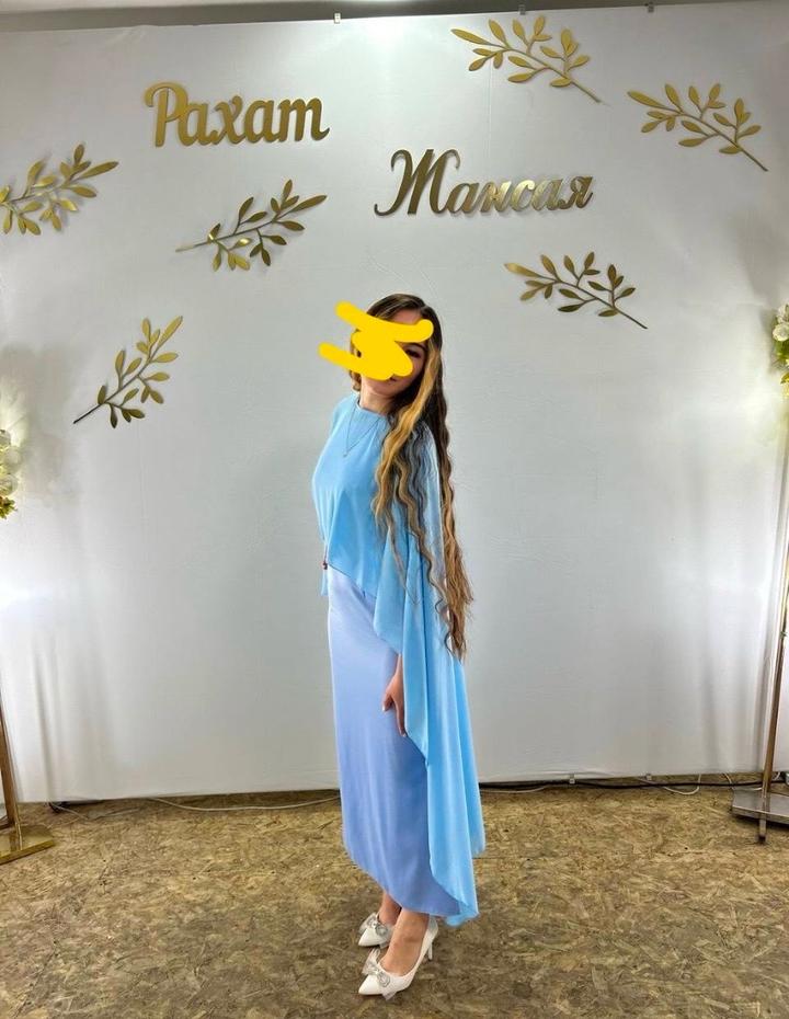 Нежно синего цвета