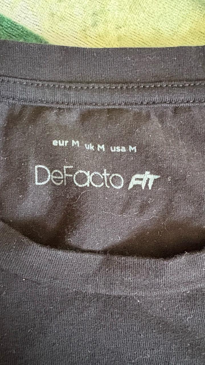 Черная футболка Defacto