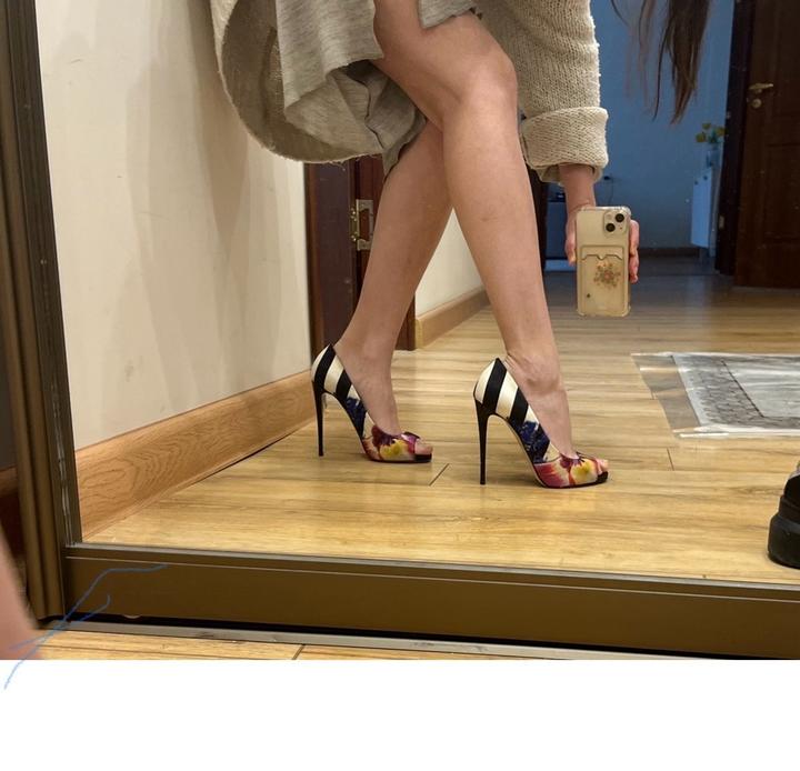 Стильные туфли на высоком каблуке