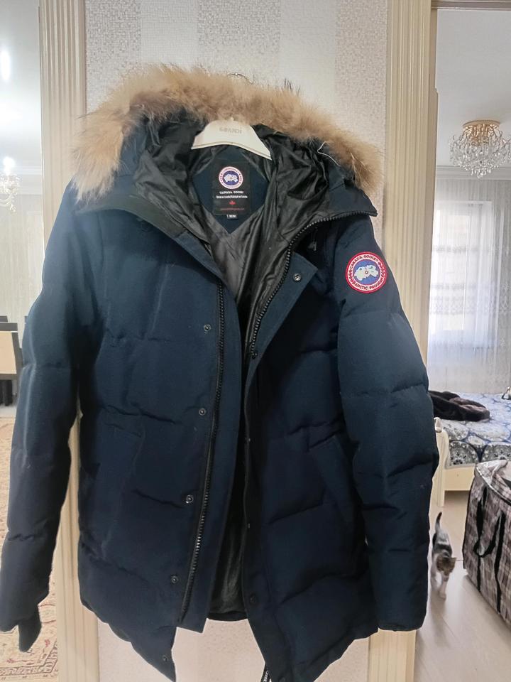 Пуховик Canada goose