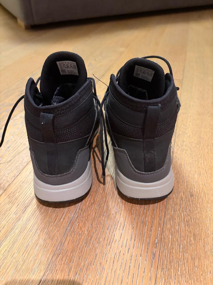 Кроссовки Adidas