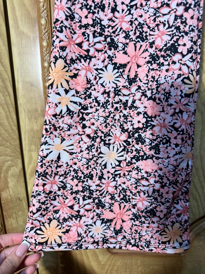 Яркие брюки клёш с цветочным принтом