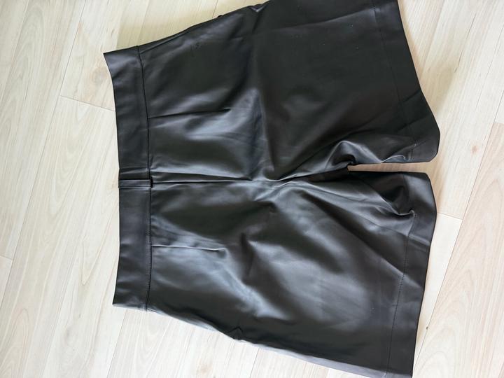 кожаные шорты