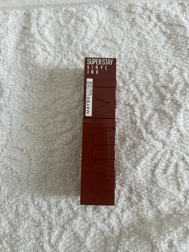 Суперстойкая помада для губ Maybelline Vinyl Ink в оттенке 115 Peppy.