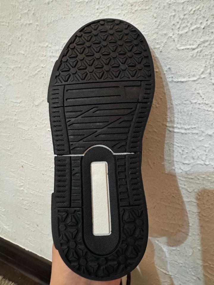 Кроссовки на липучке