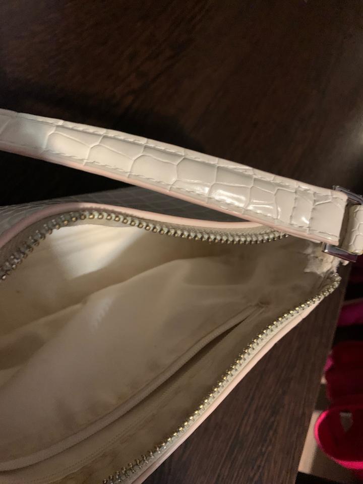 Сумка Stradivarius бежевая лаковая