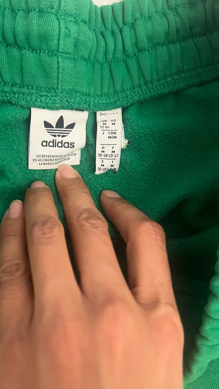 Зелены спорт костюм Адидас