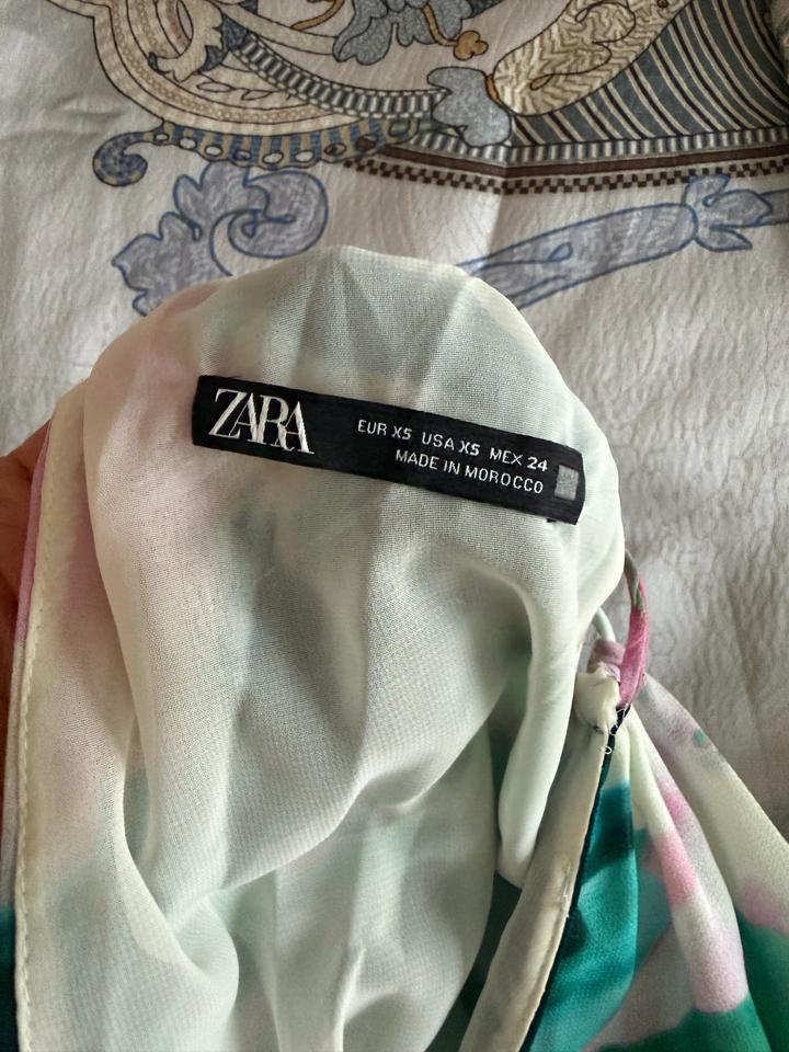 комбинезон Zara с акварельным цветочном принтом в зеленых, розовых и белы