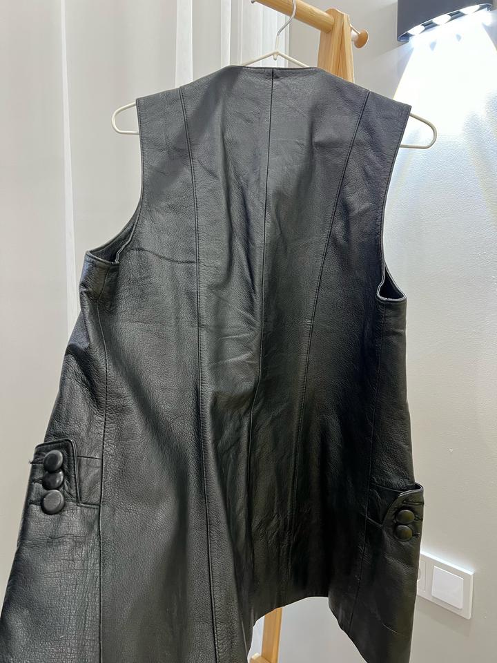 Кожаная винтажная жилетка