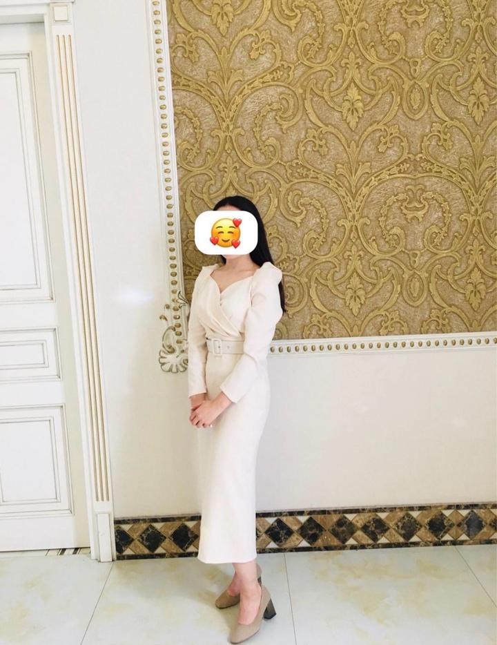 Бежевое платье