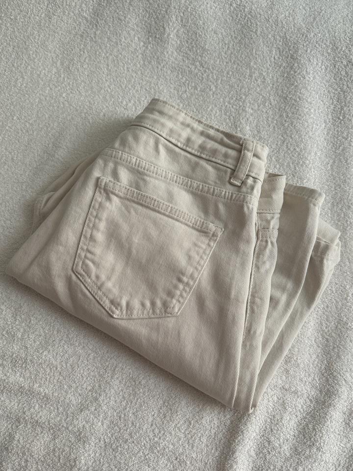 Джинсы белые