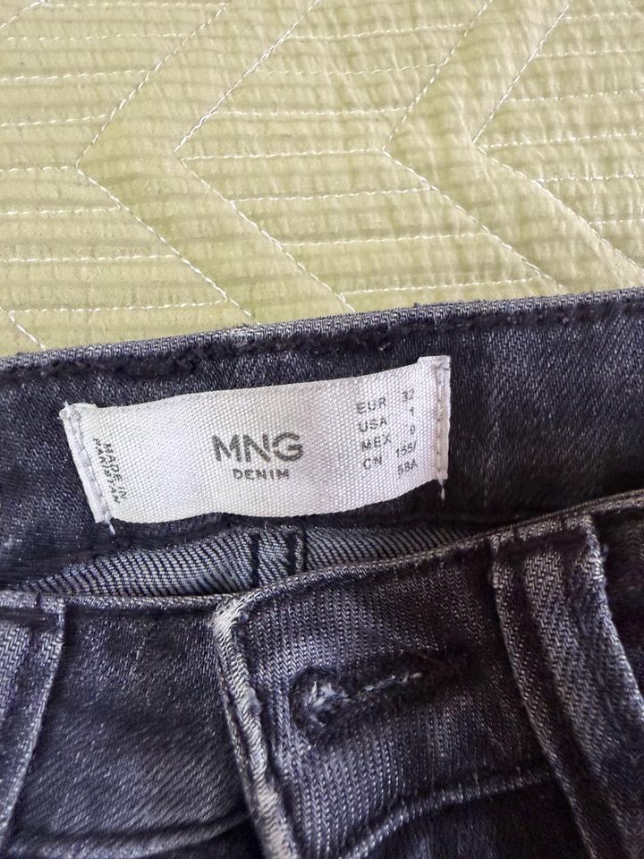 Джинсы Mango