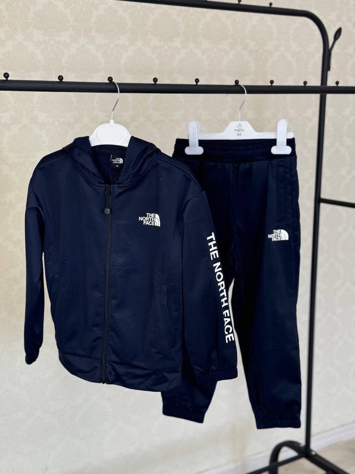 Спортивный костюм The North Face