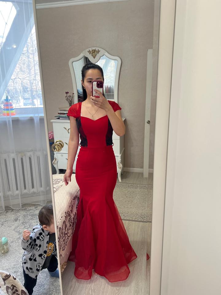 Платье рыбка красного цвета