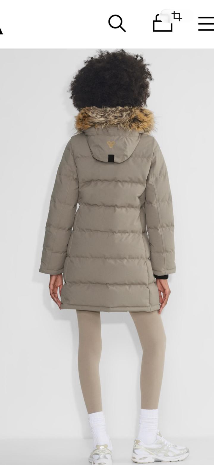 Парка бренда Aritzia