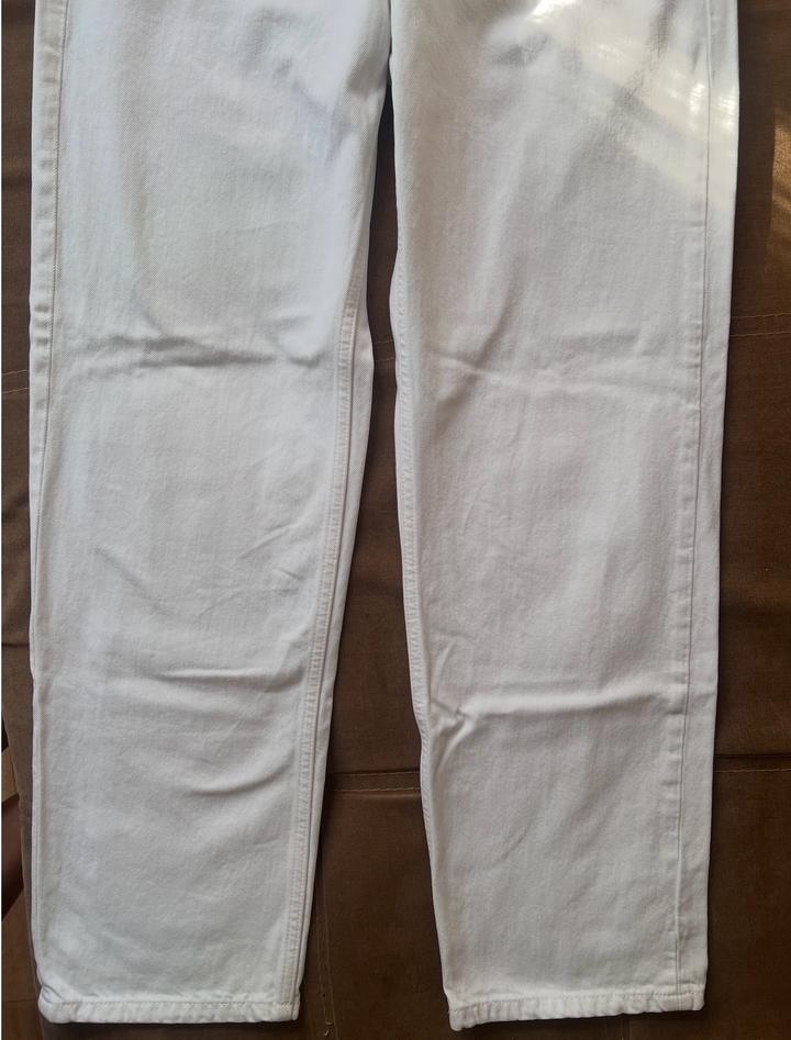 Белые джинсы Zara
