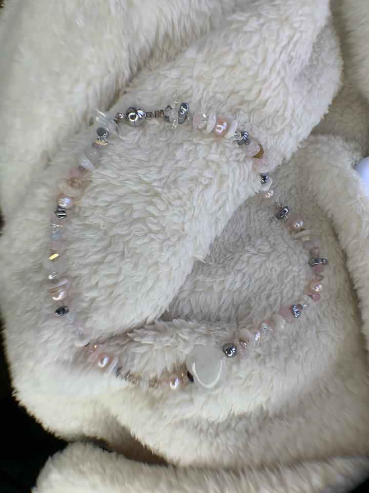 Украшения из натуральных камней на магнитной застежке