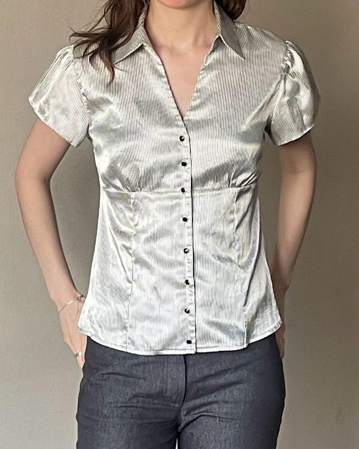 Атласная приталенная блузка в полоску / 90s office siren blouse