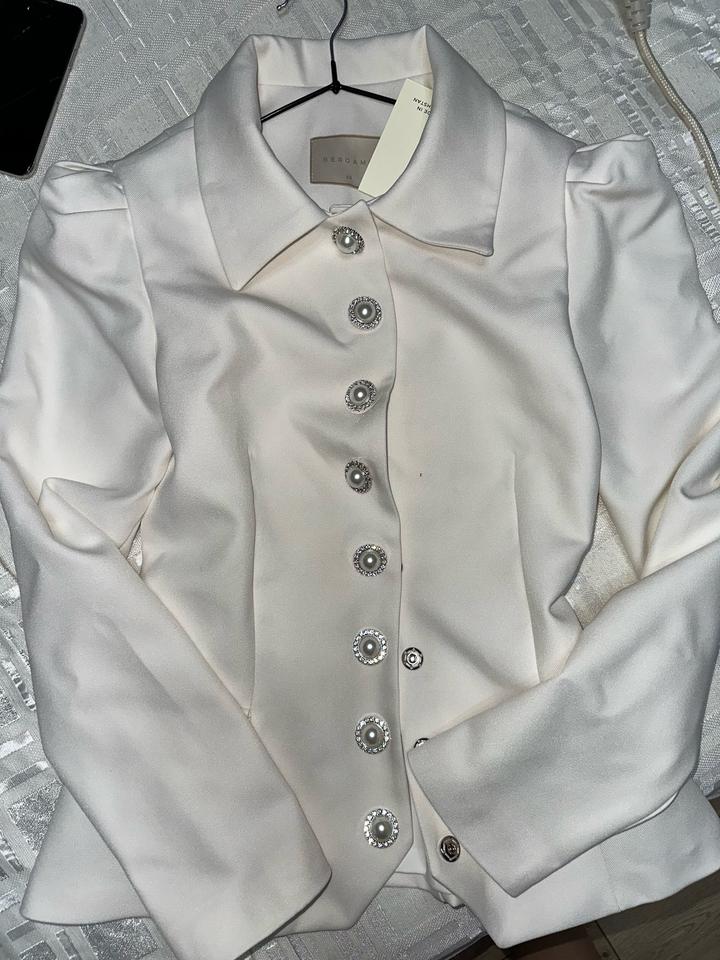 Продам белый пиджак Bergamo.