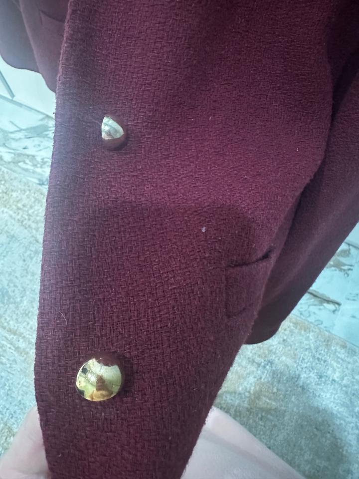 Бордовый костюм