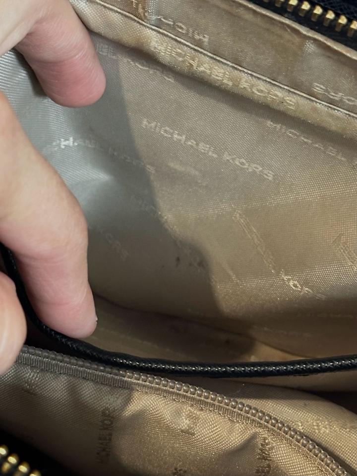 Сумка-тоут (шоппер) Michael Kors 🧡с круглым брелоком, ручками и молнией сверху.