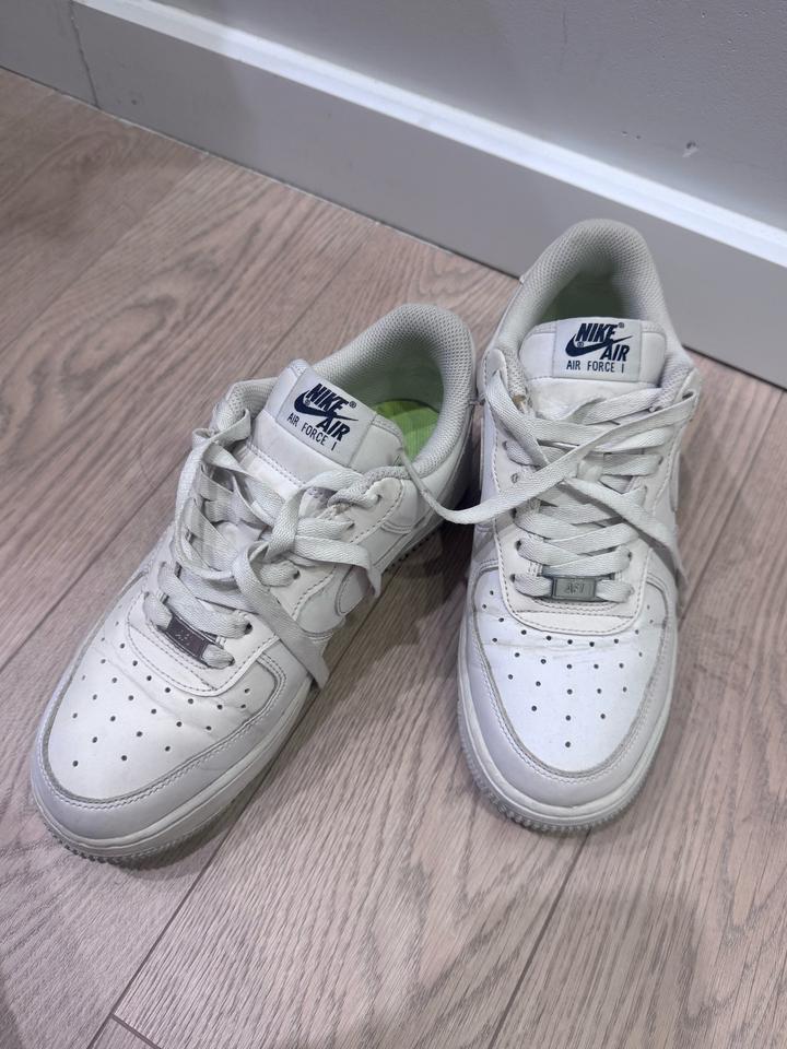 белые кроссовки nike air force 1