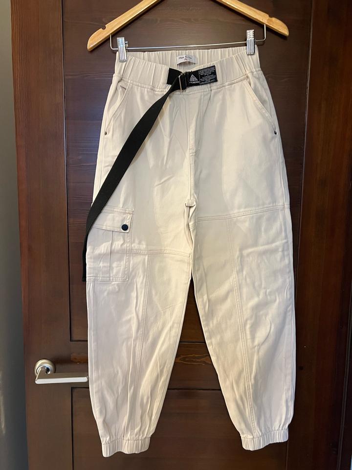 Спортивные джинсы