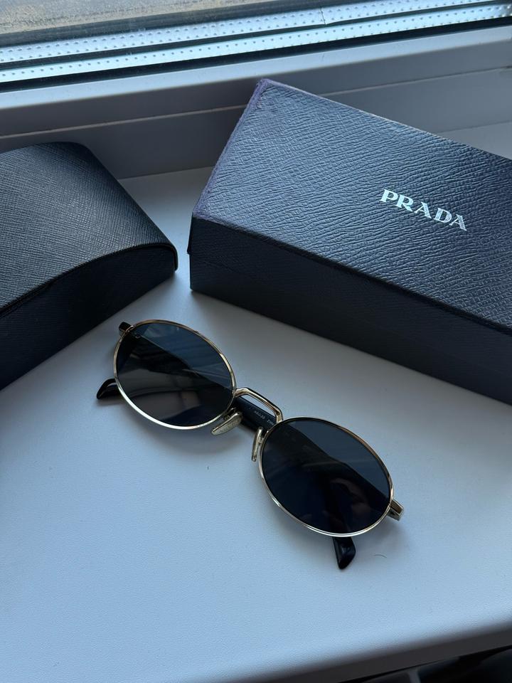 Очки Prada