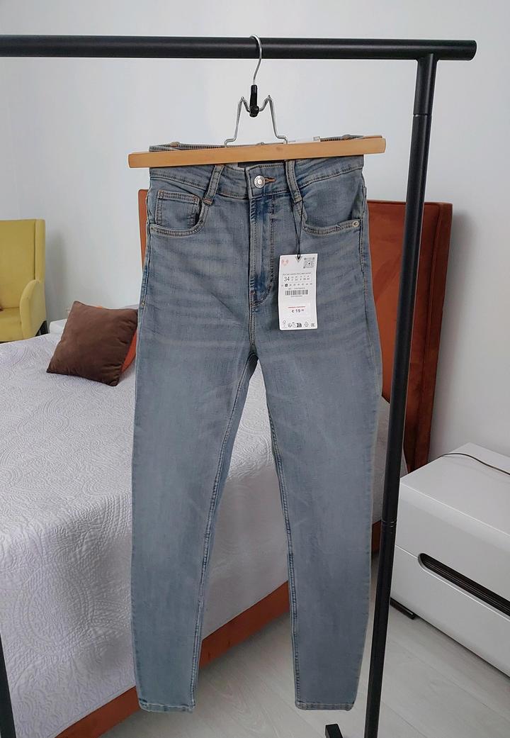 Джинсы Zara