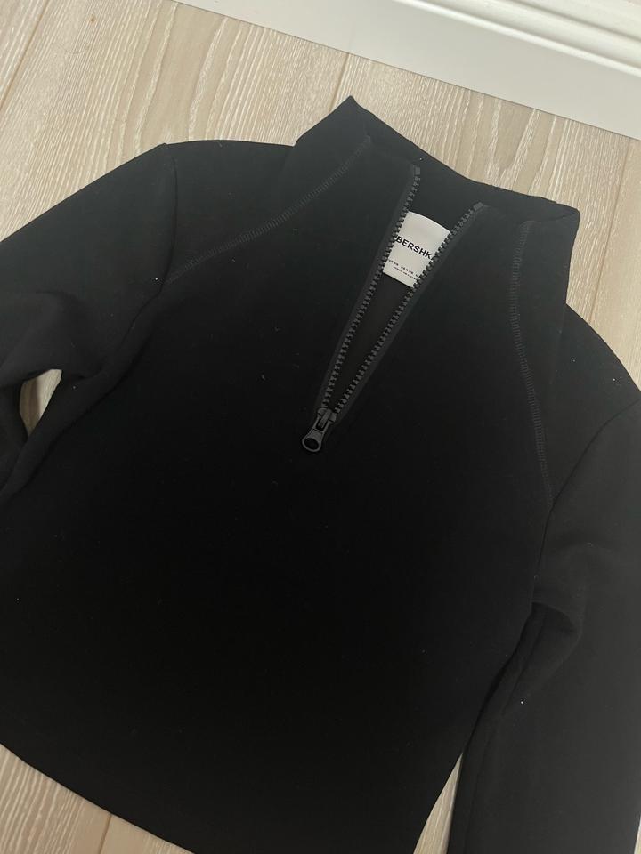 Рашгард Bershka
