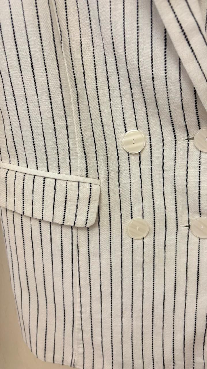 Пиджак в полоску от бренда AMISU