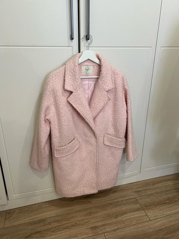 Пальто розовое