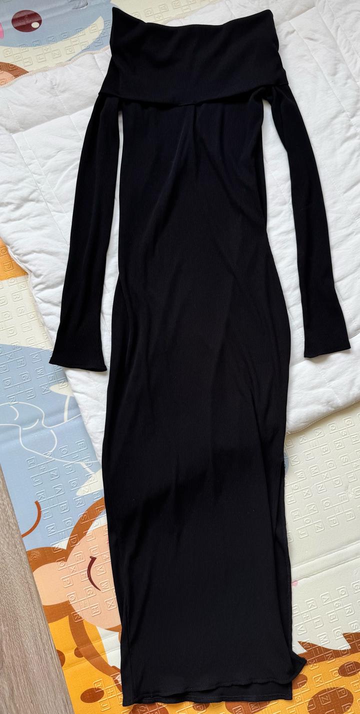 Черное трикотажное платье крестьянка