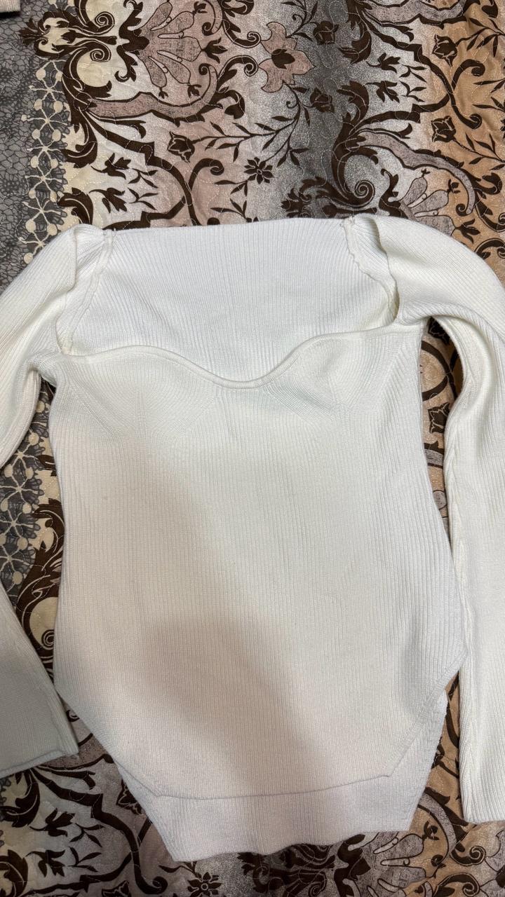 Трендовая белая кофта