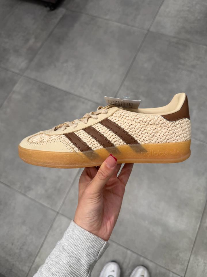 Женские кроссовки Adidas