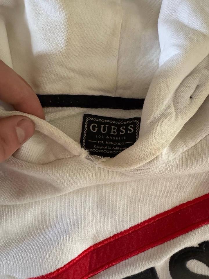 Белое худи GUESS