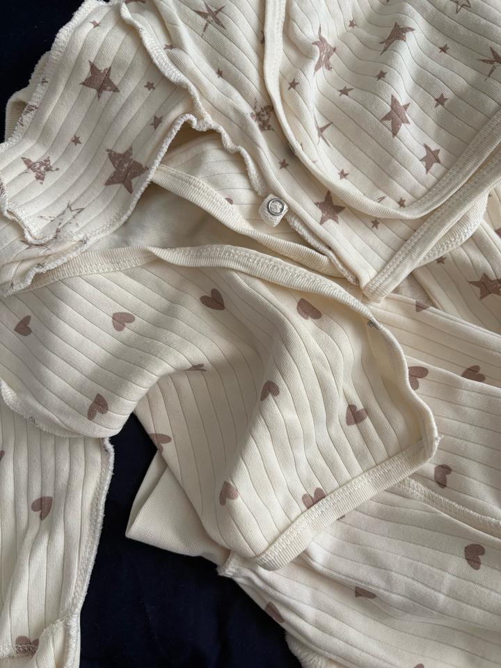 Распашонки, чепчики, ползунки