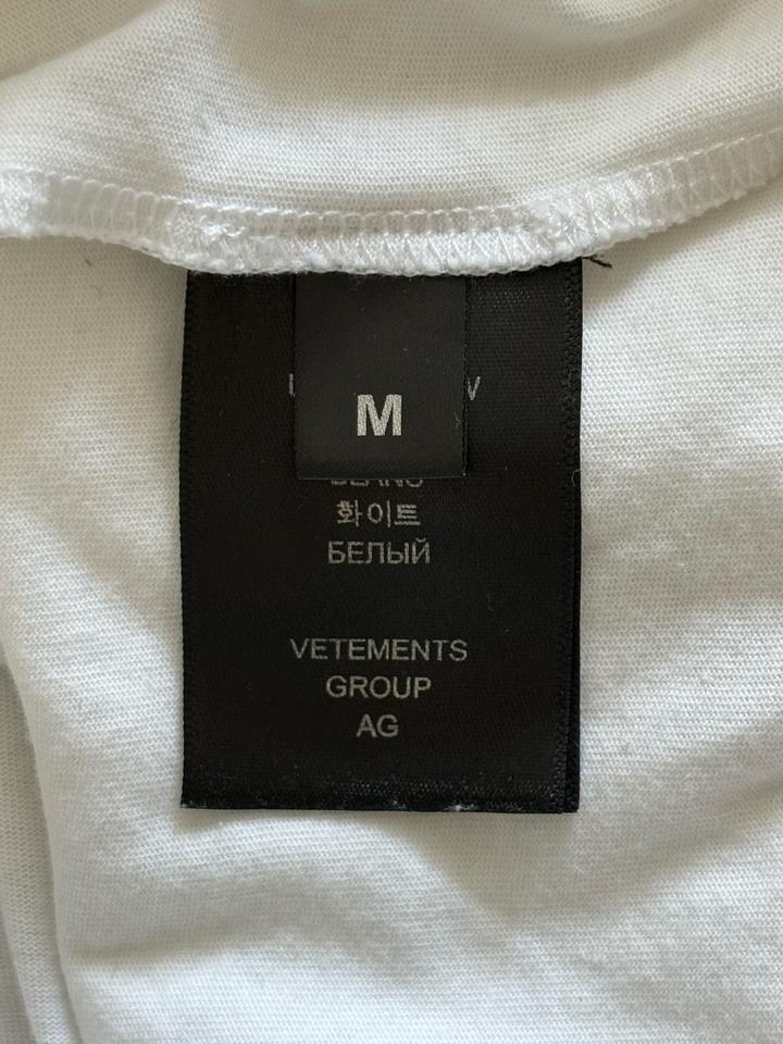 белая футболка Vetements