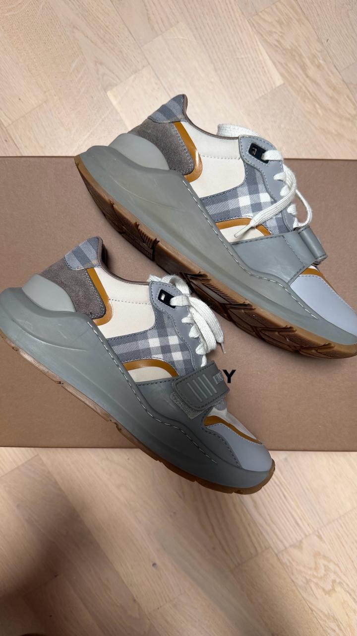 Кроссовки женские Burberry 37 Р