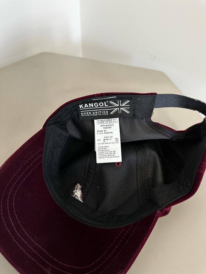 Бархатная кепка Kangol