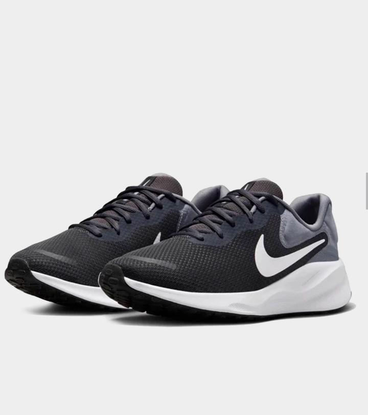 Новые кроссовки Nike