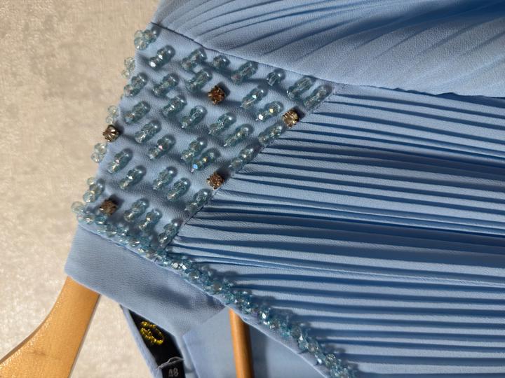 Платье с поясом.