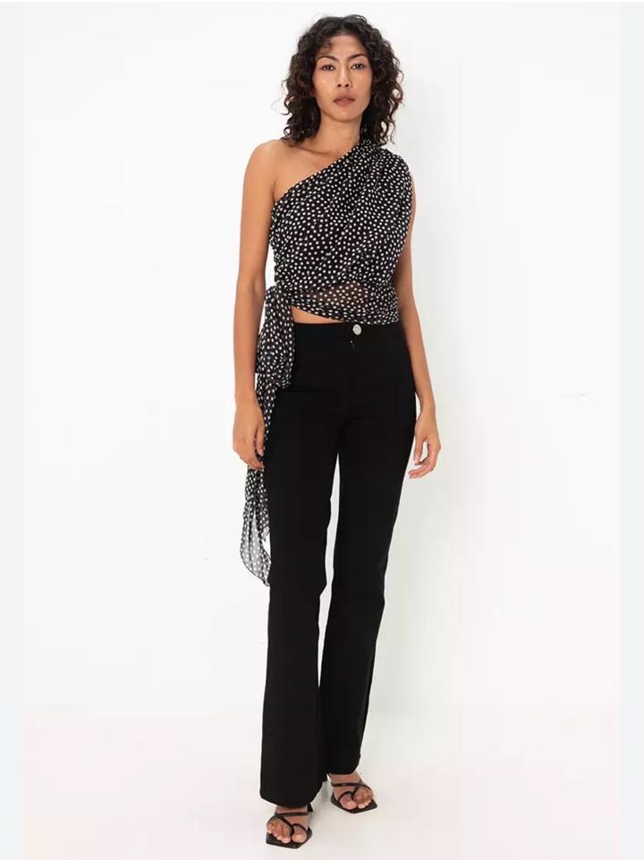 Топ на одно плечо в черно-белый горошек от Zara