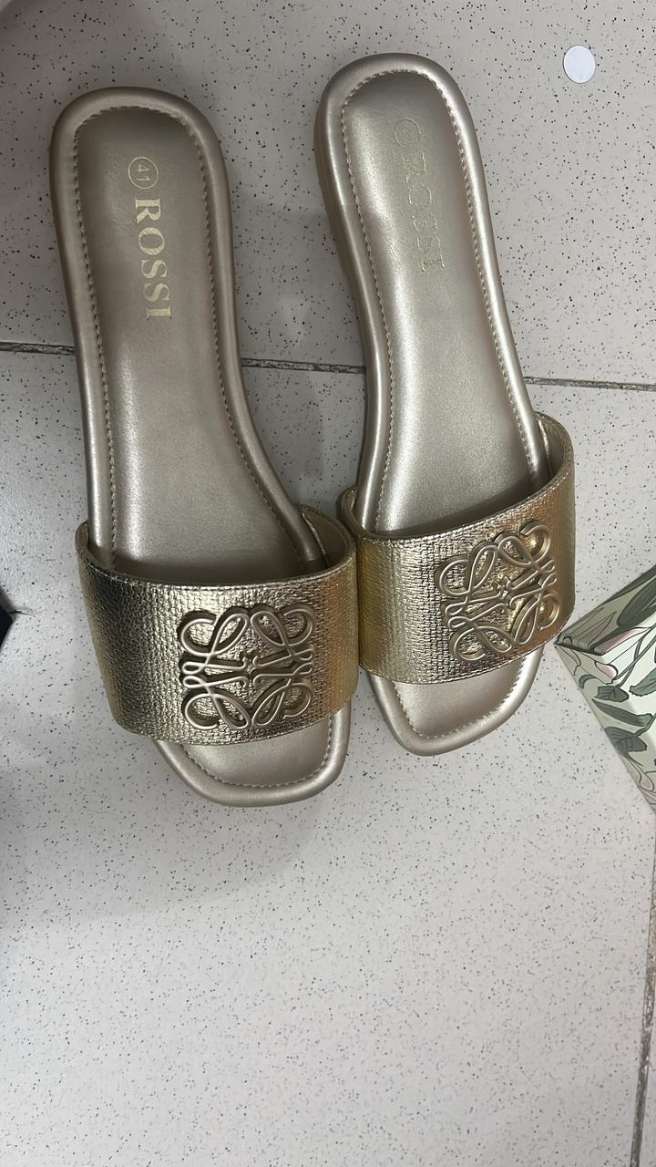 Тапочка и босоножки